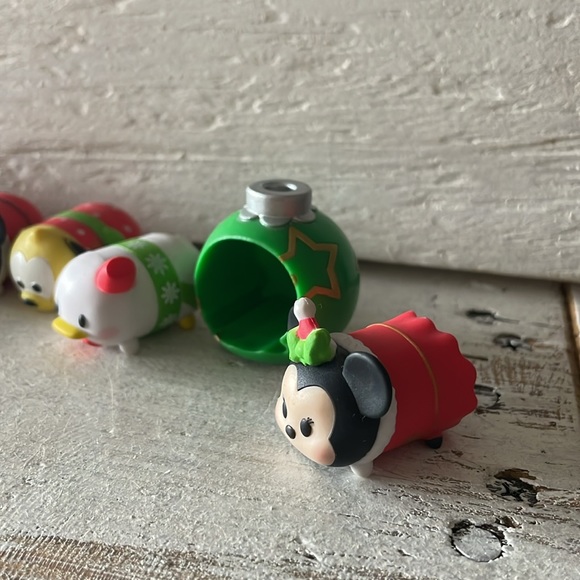 DISNEY Christmas Mickey and Friends Tsum Tsum Vinyl Figurines Lot w/ accessories - Picture 3 of 5